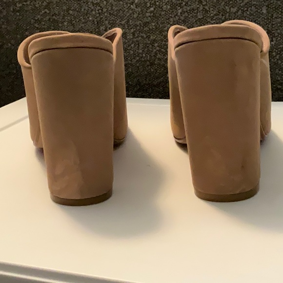 Steve Madden tan/nude heels. Size 9. Never worn. - Picture 4 of 7